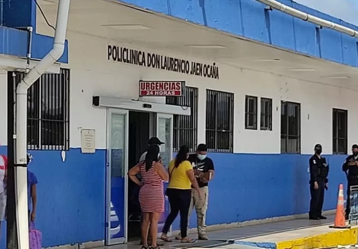 El herido fue trasladado al cuarto de urgencias de la Policlínica Don Laurencio Jaén Ocaña para recibir atención médica.  /  Foto: Diómedes Sánchez