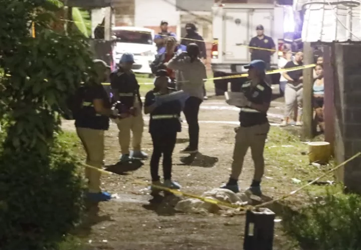 Vistas de la diligencia de levantamirnto del cadáver en Emberá Purú.  /  Foto: Alexander Santamaría