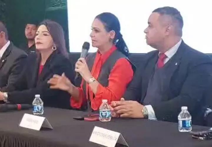 Conferencia de prensa para brindar detalle de la jornada de compras.