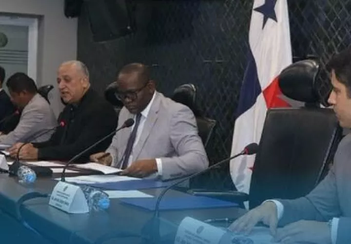 Miembros de la Comisión de Gobierno.