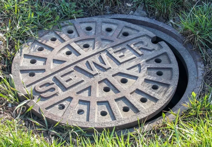 El cadáver estaba en el fondo de unaalcantarilla.  /  Foto ilustrativa: Pixabay