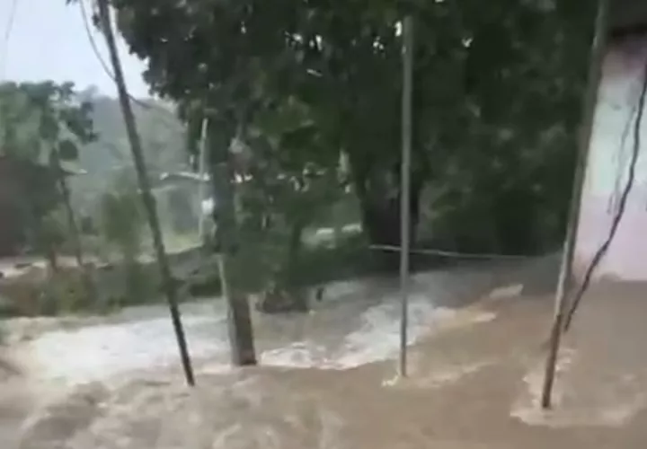 Algunos residentes han tenido que salir de sus casas por seguridad.