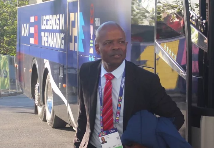 El director técnico de la Sub-20 de Panamá, Jorge Dely Valdés, fue duramente cuestionado por la manera en que dirigió al equipo ante Paraguay. Foto: FPF