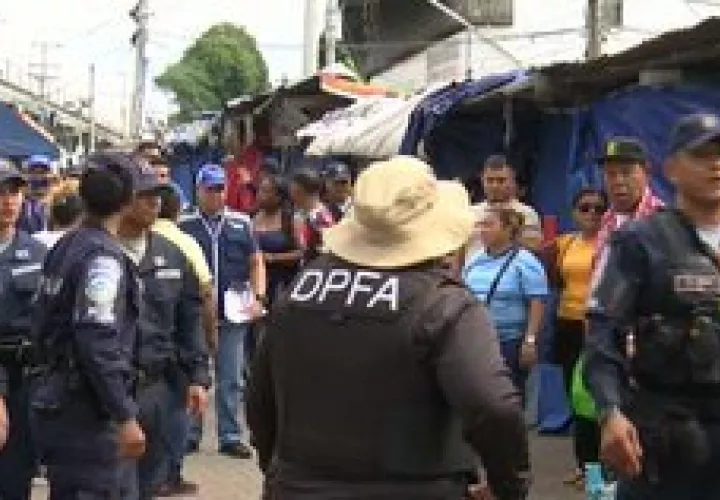 Desalojo de los buhoneros en Pan de Azúcar.