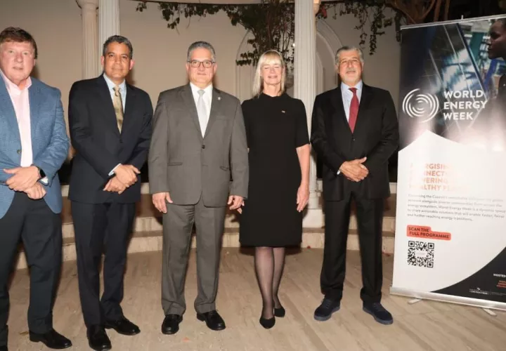 Ministro Orillac junto a líderes mundiales del World Energy Council.