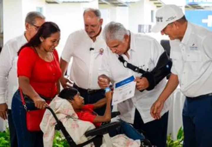 Familias humildes tienen su nuevo hogar.