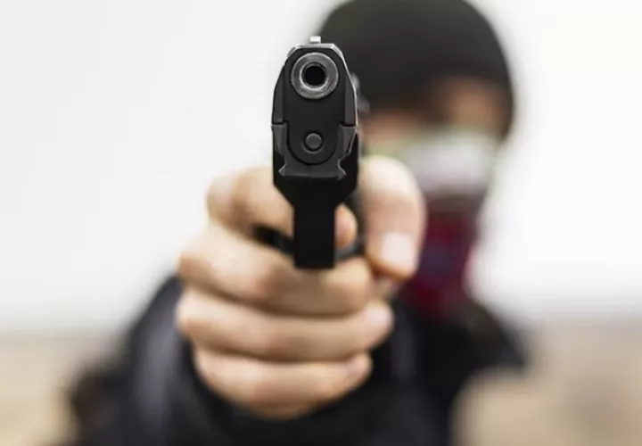 El asesino se le acercó a la víctima, le disparó y luego escapó.  /  Foto ilustrativa: Freepik