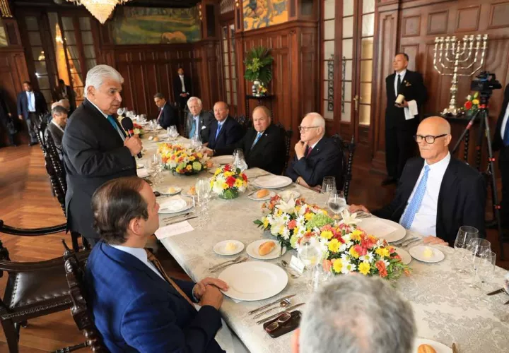 Junta Directiva de la ACP se traslado al Palacio de las Garzas