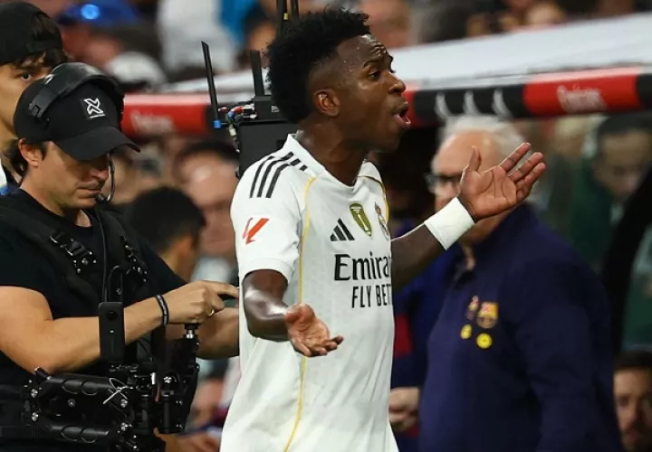 Vinicius Jr. cuando sale del partido entre el Real Madrid y el Barcelona. 
