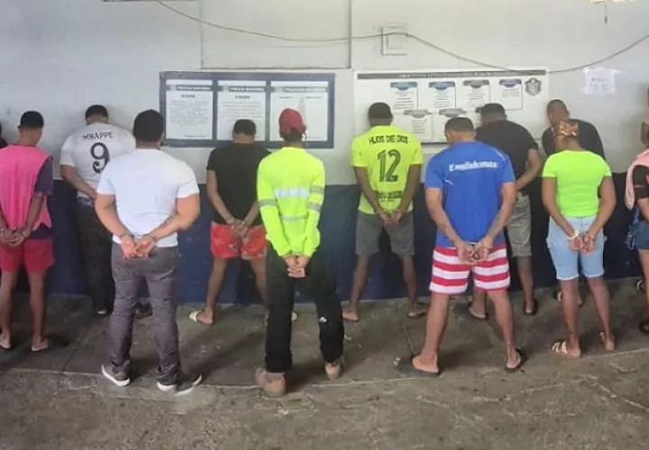 La operación también incluyó una requisa en la cárcel pública de Colón.  /  Foto: PN