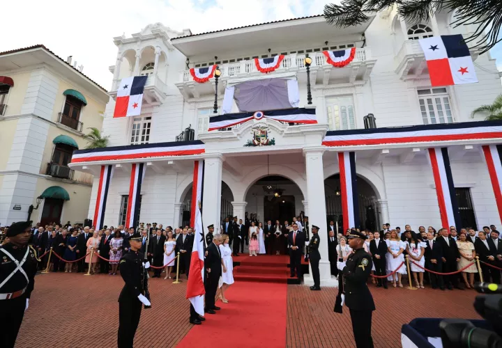 Izada de la Bandera en la Presidencia, el año pasado.