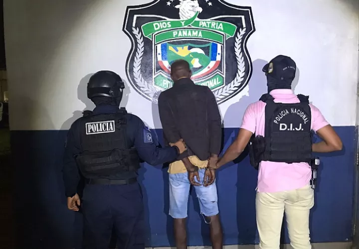 La aprehensión se realizó mediante una diligencia de allanamiento en uno de los apartamentos de las multifamiliares de Altos de Los Lagos.  /  Foto: PN