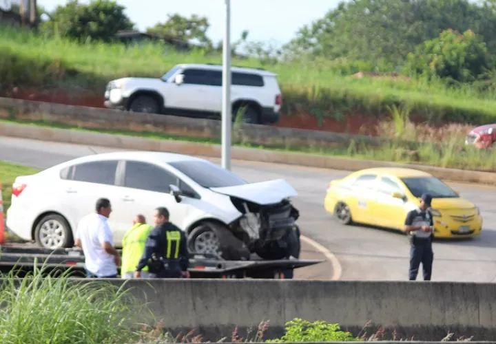 el fatal accidente de tránsito tuvo lugar en la autopista Arraiján - La Chorrera, cerca del puente vehicular de Vacamonte.  /  Foto: Eric Montenegro