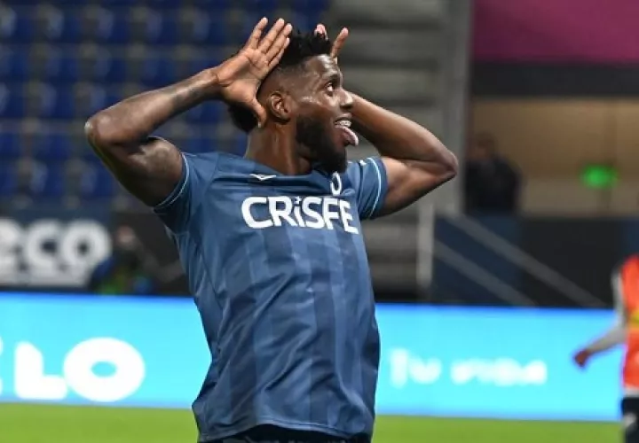 José Fajardo celebra la anotación de la Universidad Católica de Ecuador. 