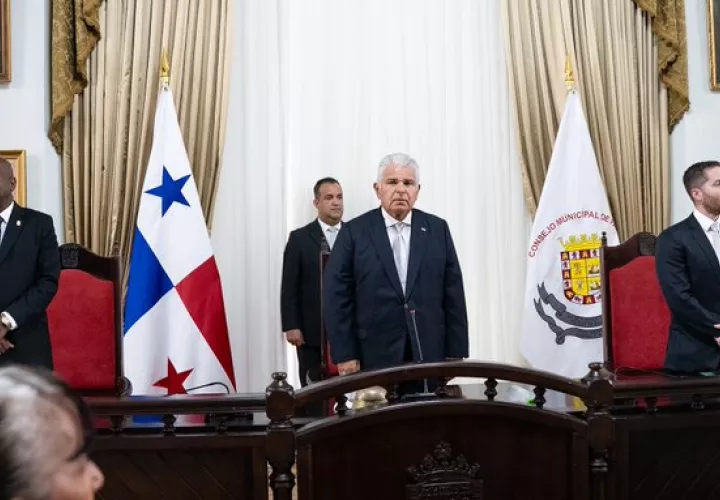 El presidente Mulino participó en la sesión solemne del Consejo Municipal de Panamá en compañía de autoridades municipales.