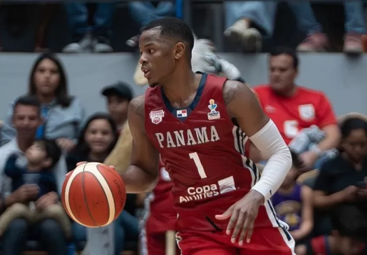 Iverson Molinar es uno de los convocados a la preselección nacional de baloncesto de Panamá con miras a la Eliminatoria Mundialista. Foto: EFE