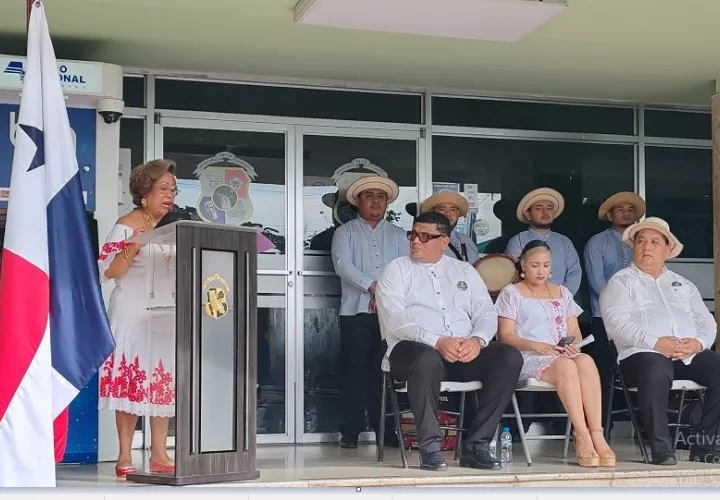 Oradora de fondo del acto cívico y solemne en la sede municipal de La Chorrera.