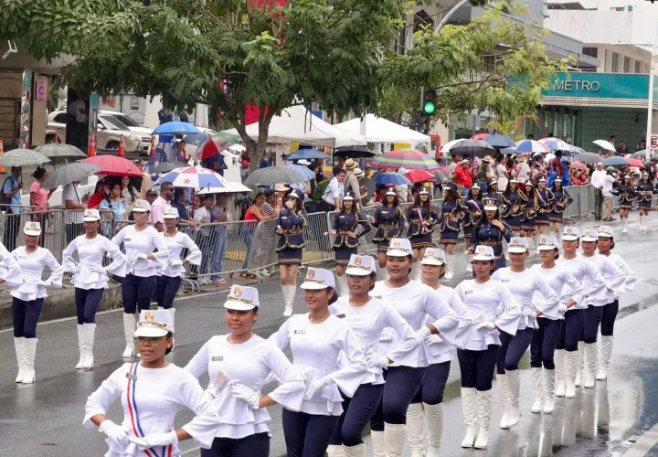Porte y elegancias de las chicas.