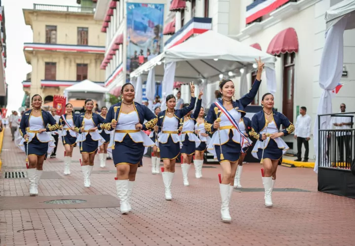 Las estudiantes son una muestra de la belleza de la mujer panameña.