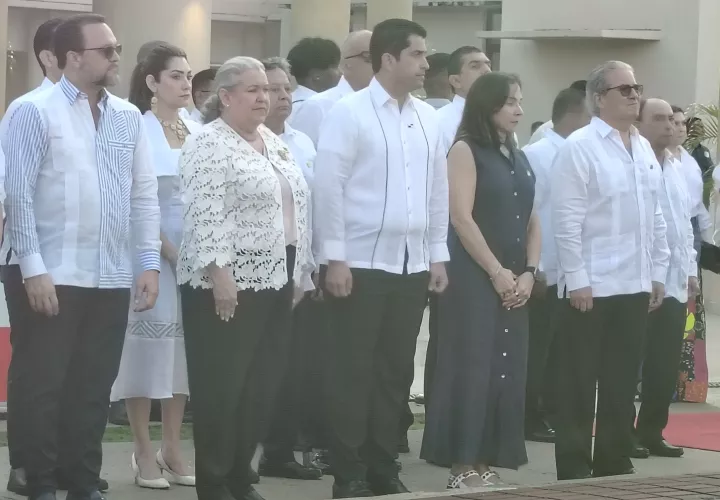 En el acto está presente los ministros de Estados, autoridades locales e invitados especiales.