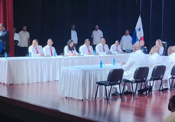 Intervención del alcalde Galván en la sesión del concejo.