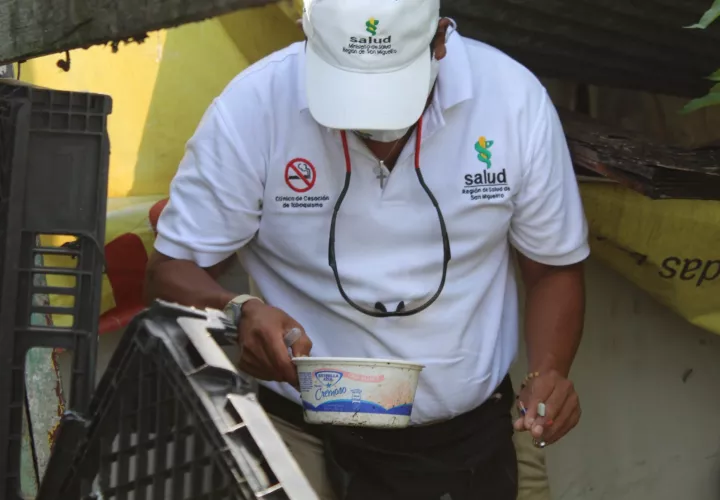 Se pide apoyo a la comunidad para eliminar criaderos de mosquitos transmisor de la enfermedad.