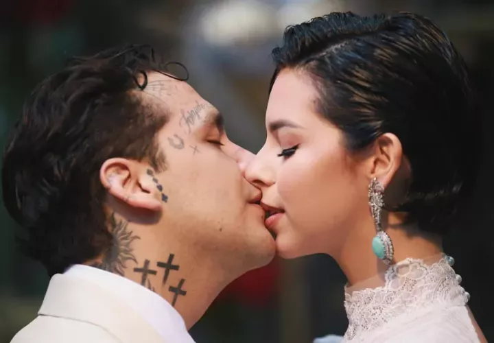 Ángela Aguilar y su esposo. Foto: Instagram