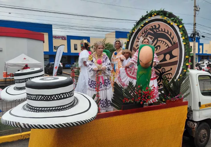 Carrozas folclóricas en San Miguelito.