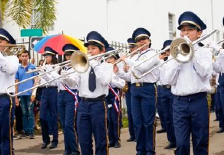 Delegaciones estudiantiles se presentan en La Villa de Los Santos.
