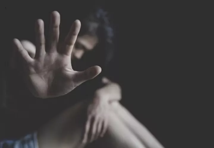 En comunidades rurales, zonas apartadas y en áreas urbanas, la falta de acceso a servicios de orientación, albergues seguros y acompañamiento psicológico agrava aún más la situación. /  Foto ilustrativa: Freepik