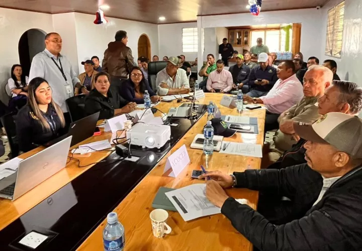 Reunión con el ministro Linares y productores chiricanos.