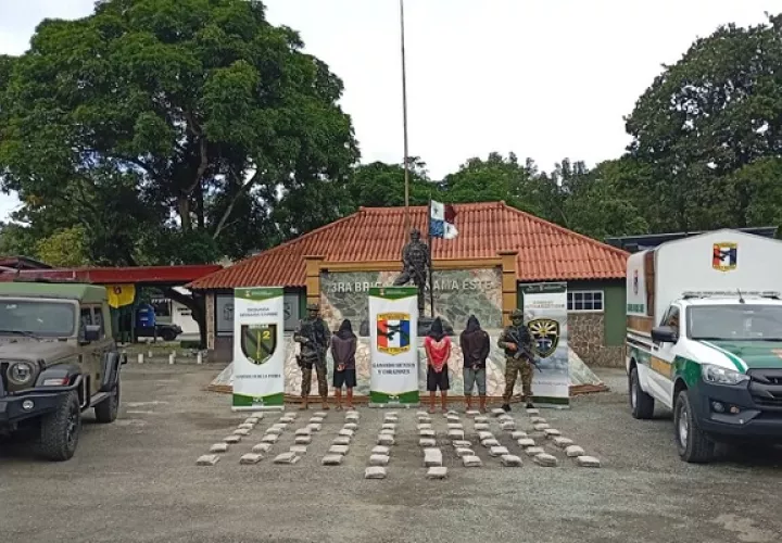 En ambos casos, tanto la sustancia ilícita como los retenidos quedaron a órdenes de la Fiscalía de Drogas.  /  Foto: Senafront