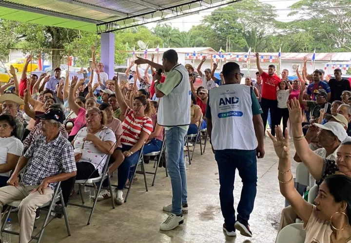 Votación durante consulta ciudadana.