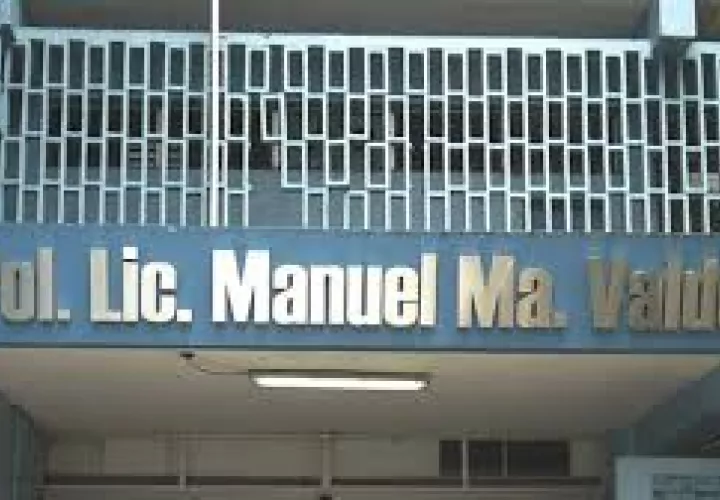 Fachada de la policlínica.