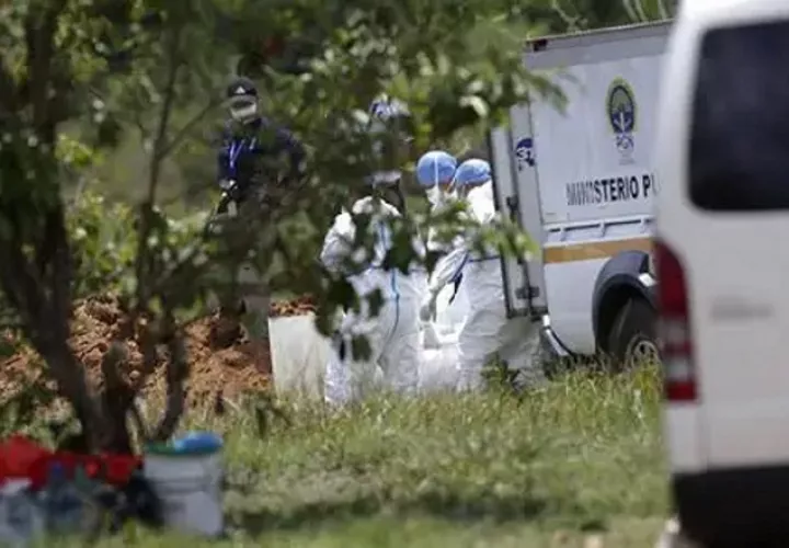 Personal de la Sección de Homicidios y Femicidios de la Fiscalía Regional de Coclé y de Criminalística efectuó la diligencia de levantamiento del cuerpo.  /  Foto: Ilustrativa