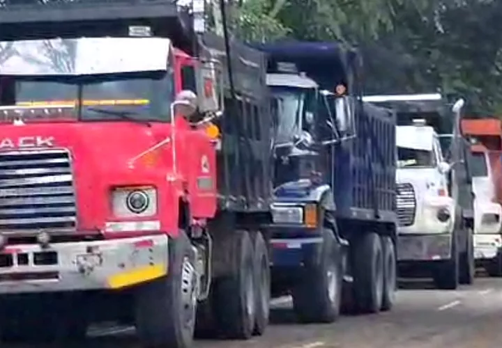 Protesta pacífica por el derecho al trabajo.
