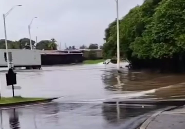 Calles y avenidas totalmente anegadas.