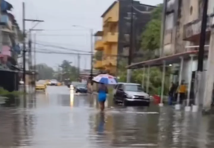 Colón bajo el agua tras dos días de lluvias intensas.