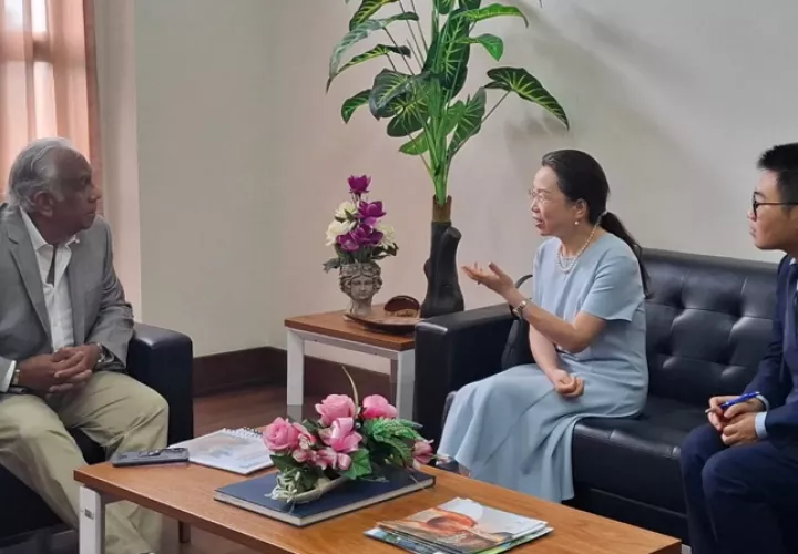  Embajadora de China realiza visita diplomática en Colón.