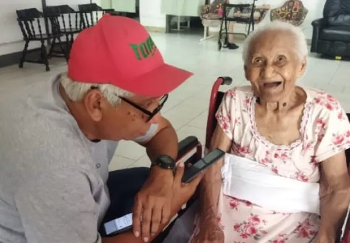 La señora Delmira Pierce en una de sus últimas entrevistas. Foto: Marcial De Gracia/ Cortesía