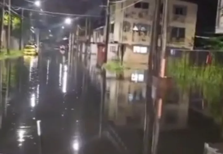 Las calles de la ciudad de Colón completamente anegadas.