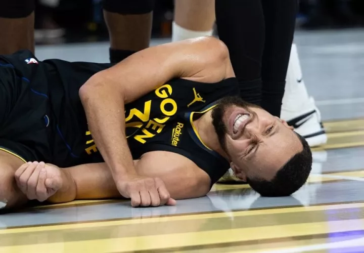 Stephen Curry cuando quedó lesionado. 