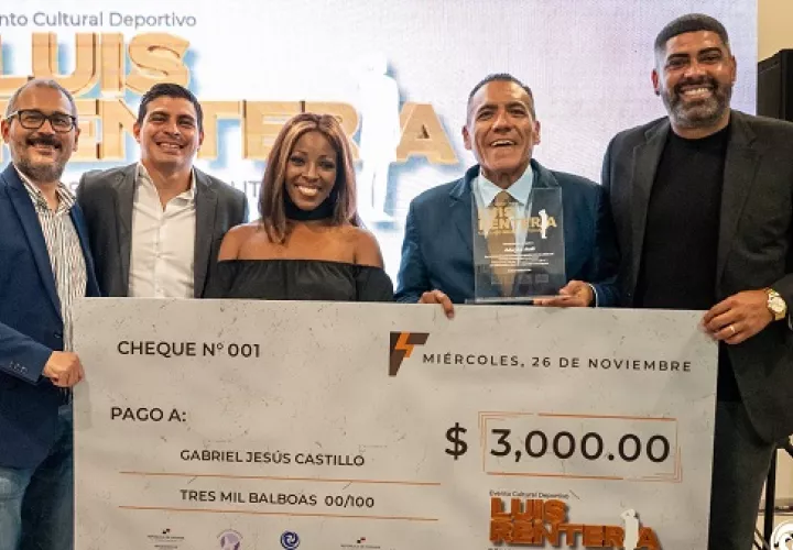 La Afutpa entregó recientemente el premio al ganador del Concurso Nacional Luis Rentería, el periodista Gabriel Castillo. Foto: Afutpa
