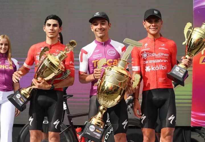 El costarricense Joseph Ramírez (centro), junto a sus compatriotas Alejandro Granados (izq.) y Sergio Arias. Foto: Fepaci