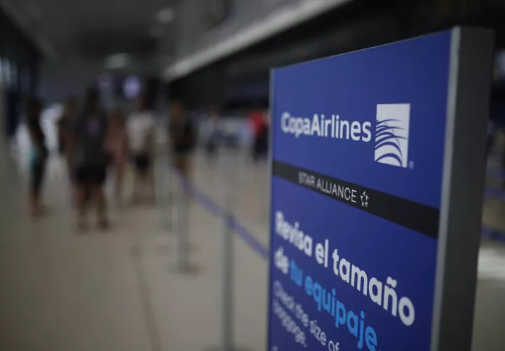 Fotografía de archivo de un cartel de la aerolínea Copa Airlines en el Aeropuerto Internacional de Tocumen. /EFE