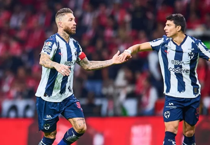 Sergio Ramos (izq.) se despidió de los Rayados del Monterrey. 