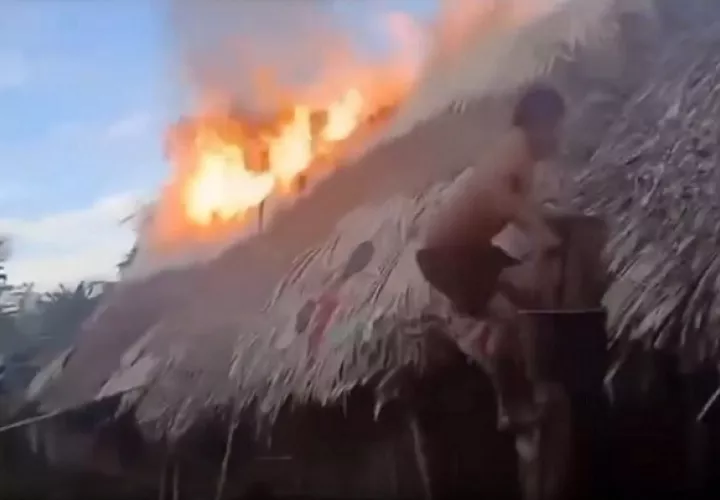 El incendio fue controlado por lugareños antes de que se extendiera.