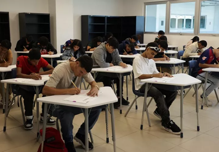 Jóvenes y adultos podrán optar por 16 carreras técnicas tras presentar prueba PIENSE II.  /  Foto: Itse