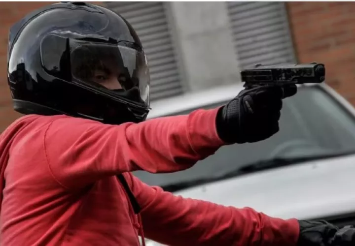 El pistolero se bajó de una motocicleta y disparó.  /  Foto: Ilustrativa