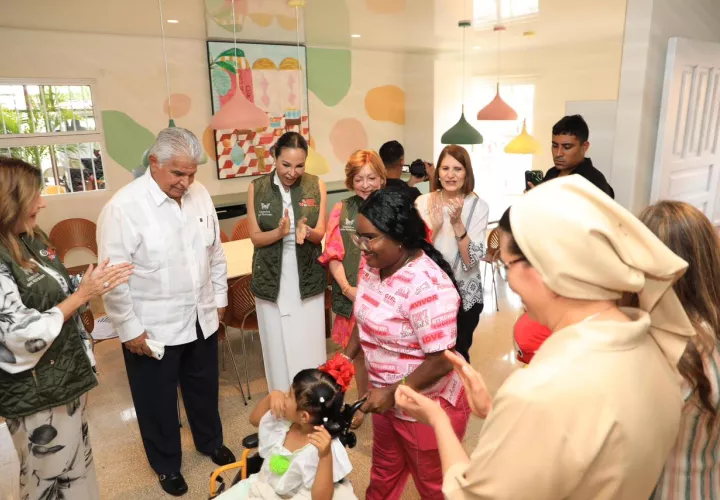 Primera Dama une esfuerzos con arquitectas y voluntarias para dar un nuevo techo a las niñas y niños del Hogar. Foto: Cortesía 